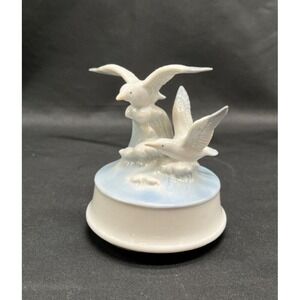Otigiri bird music box seagulls on wave plays "Yesterday"